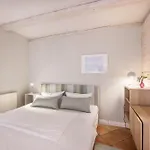 Eins Appartement Saal