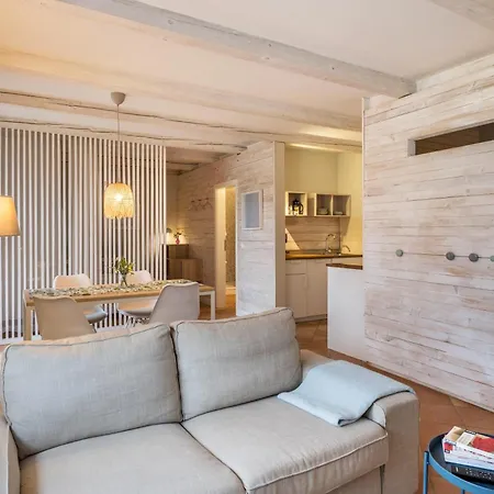 Eins Apartament